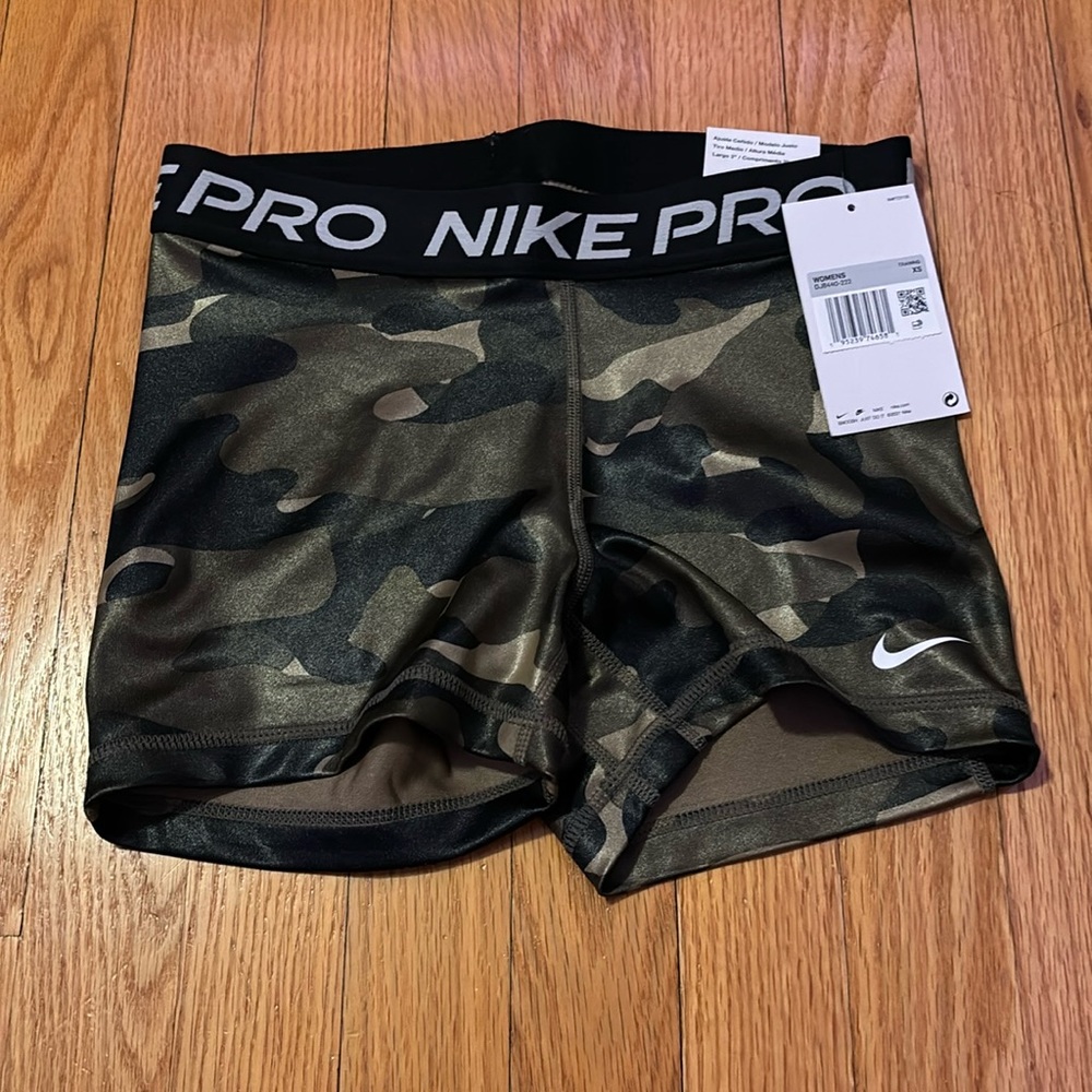 NWT Camo Nike Pros